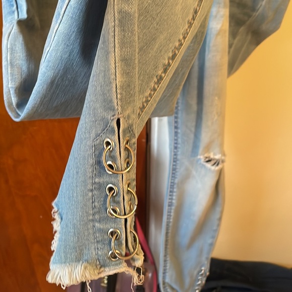 Blue Jeans - Picture 2 of 3